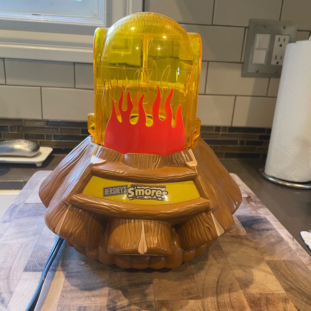 Hershey's S'mores Maker with Flame Design